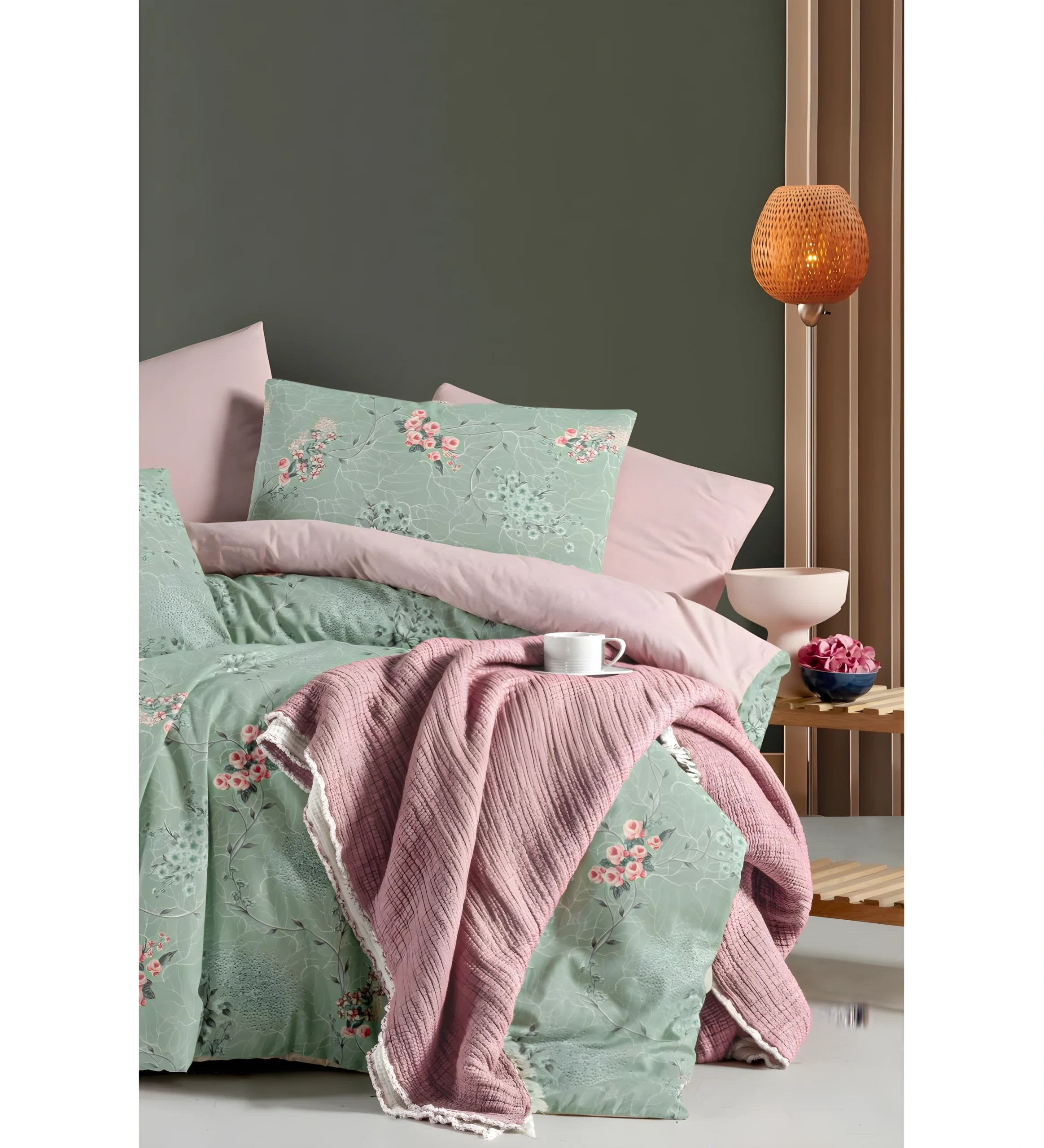 Posteljina Green set sa lastišem zelena cvetni dezen 70% pamuk 200x220 cm bračni krevet – trendova.rs