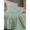Posteljina Green set sa lastišem zelena cvetni dezen 70% pamuk 200x220 cm bračni krevet – trendova.rs