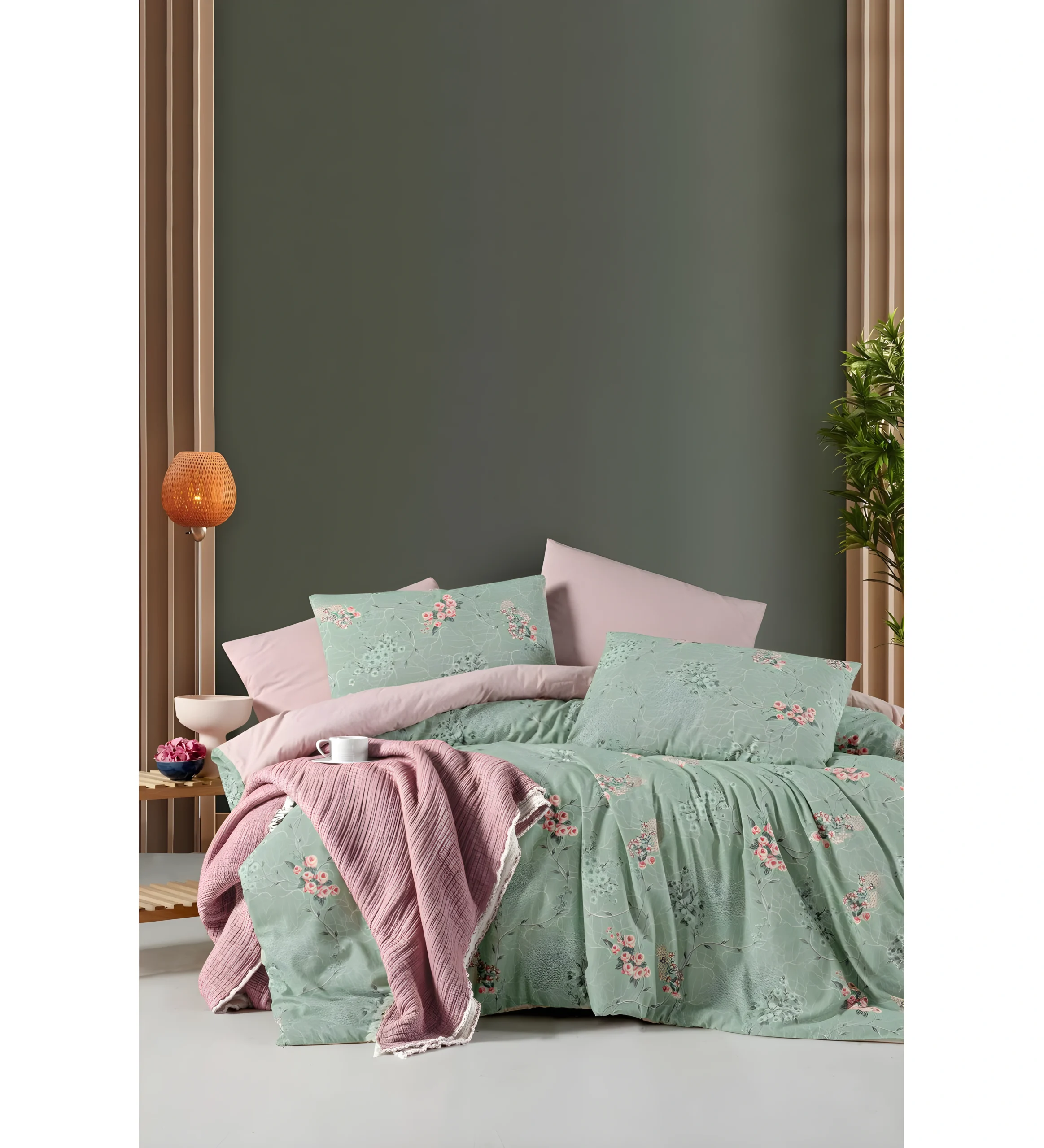 Posteljina Green set sa lastišem zelena cvetni dezen 70% pamuk 200x220 cm bračni krevet – trendova.rs